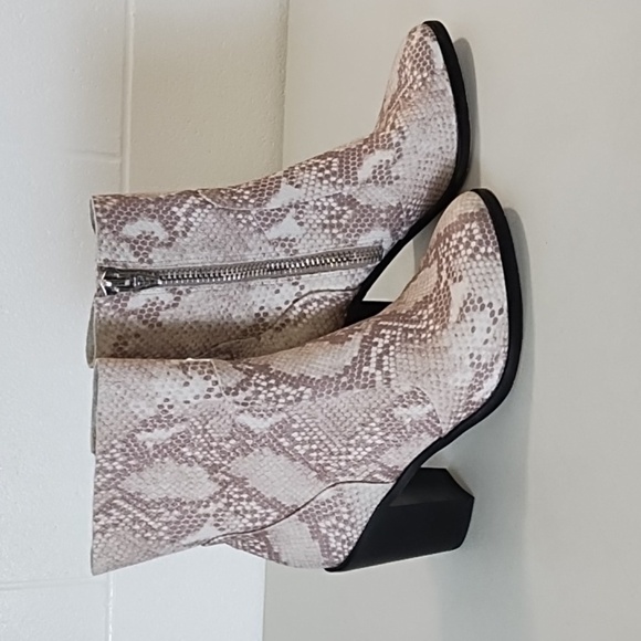 Dolce Vita Snake Embossed Genuine Leather Silver Inner Zipper Samie Boot 8.5 - Picture 13 of 14